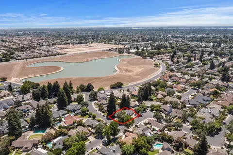 View/Area - 1900 Lakeshore Dr, Modesto, CA 95355 photo 5 of 9