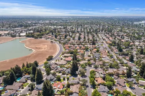 View/Area - 1900 Lakeshore Dr, Modesto, CA 95355 photo 6 of 9