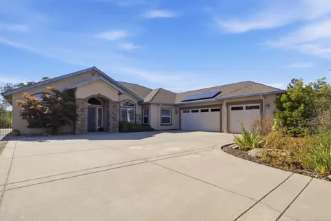 2246 Lakeview Cir, Valley Springs, CA 95252