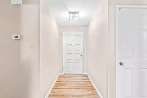 Entry Way - 2104 Mable Ave, Modesto, CA 95355 photo 2 of 3