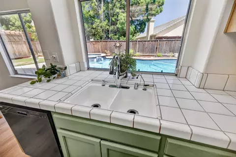 Kitchen - 1315 Eagle St, Tracy, CA 95376 photo 4 of 5