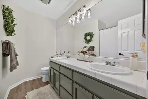 Bath - 1315 Eagle St, Tracy, CA 95376 photo 5 of 5