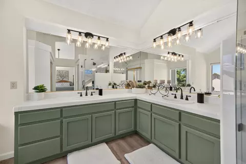 Bath - 1315 Eagle St, Tracy, CA 95376 photo 2 of 5