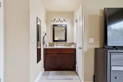 Bath - 7646 Plaid Cir, Antelope, CA 95843 photo 2 of 5