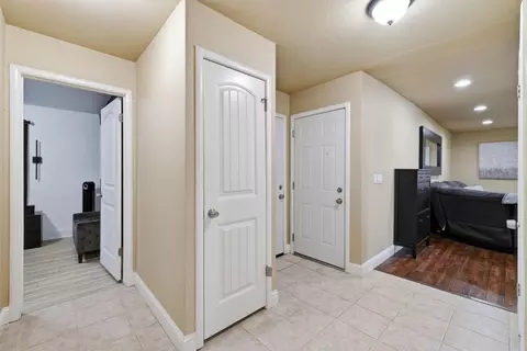 Entry Way - 7646 Plaid Cir, Antelope, CA 95843 photo 5 of 8