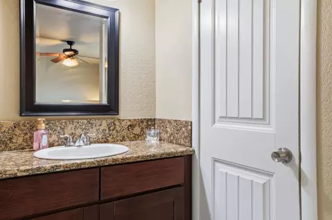 Bath - 7646 Plaid Cir, Antelope, CA 95843 photo 3 of 5