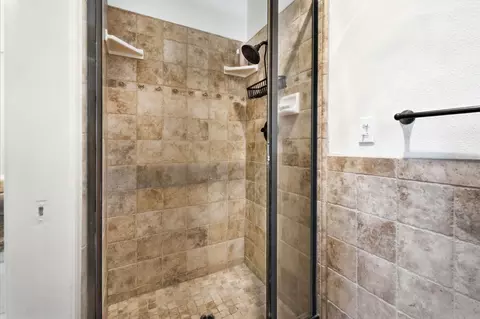 Bath - 3303 Biscayne Bay Pl, Davis, CA 95616 photo 2 of 5