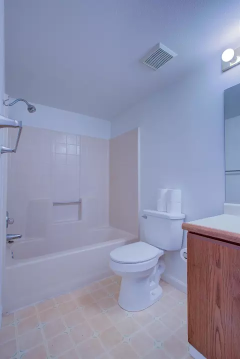 Bath - 1247 Aspen St, Merced, CA 95340 photo 1 of 4