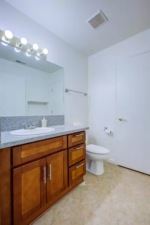 Bath - 1247 Aspen St, Merced, CA 95340 photo 4 of 4