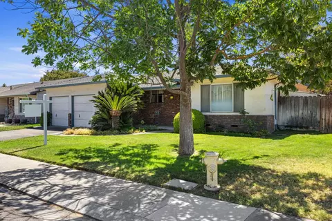 Exterior - 5800 Mohican Dr, Manteca, CA 95336 photo 6 of 8