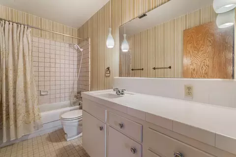 Bath - 5800 Mohican Dr, Manteca, CA 95336 photo 1 of 2