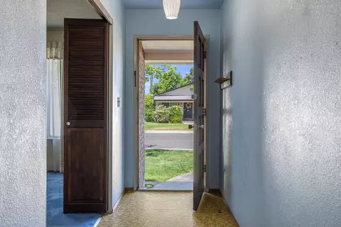 Entry Way - 5800 Mohican Dr, Manteca, CA 95336 photo 2 of 9