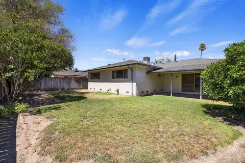 Exterior - 5800 Mohican Dr, Manteca, CA 95336 photo 4 of 8