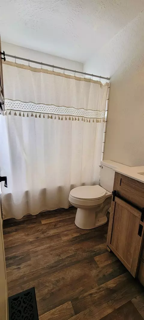 Bath - 24040 Hitching Post Rd, Sonora, CA 95370 photo 3 of 3