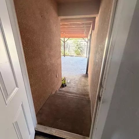 Entry Way - 2032 E 9th St, Stockton, CA 95206 photo 2 of 2