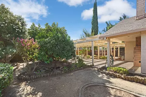 Exterior - 2000 Thrush Ct, Lodi, CA 95240 photo 6 of 13