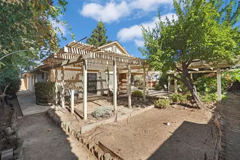 Exterior - 2000 Thrush Ct, Lodi, CA 95240 photo 10 of 13