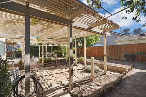 Exterior - 2000 Thrush Ct, Lodi, CA 95240 photo 9 of 13
