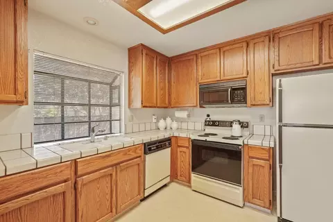 Kitchen - 2000 Thrush Ct, Lodi, CA 95240 photo 3 of 5