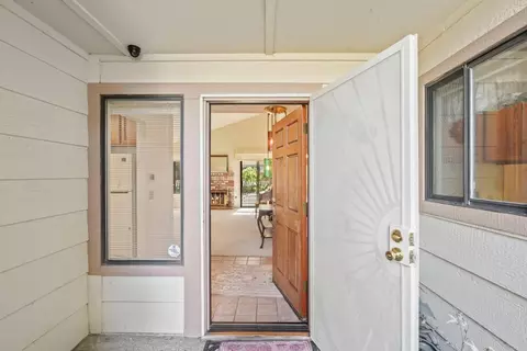 Entry Way - 2000 Thrush Ct, Lodi, CA 95240 photo 1 of 2