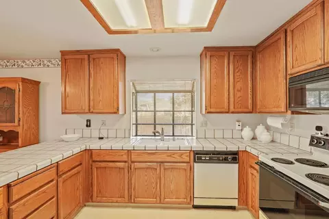 Kitchen - 2000 Thrush Ct, Lodi, CA 95240 photo 2 of 5