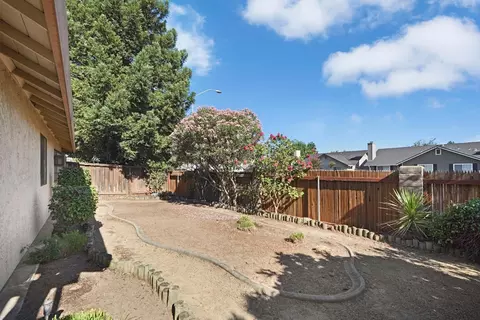 Exterior - 2000 Thrush Ct, Lodi, CA 95240 photo 7 of 13