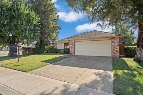 Exterior - 2000 Thrush Ct, Lodi, CA 95240 photo 1 of 13