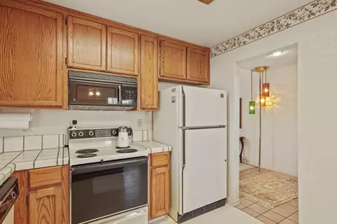 Kitchen - 2000 Thrush Ct, Lodi, CA 95240 photo 4 of 5
