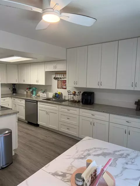 Kitchen - 3701 Colonial Dr #84, Modesto, CA 95356 photo 3 of 8