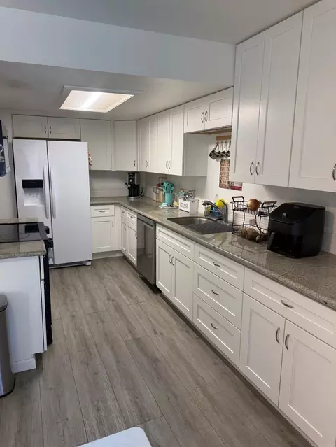 Kitchen - 3701 Colonial Dr #84, Modesto, CA 95356 photo 5 of 8
