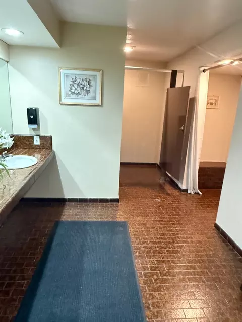 Bath - 3701 Colonial Dr #84, Modesto, CA 95356 photo 5 of 5