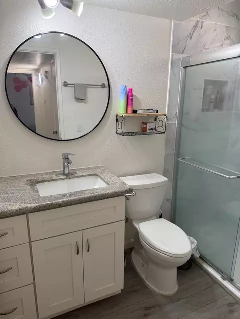 Bath - 3701 Colonial Dr #84, Modesto, CA 95356 photo 1 of 5