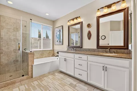 Bath - 417 The Cv, Modesto, CA 95355 photo 3 of 4