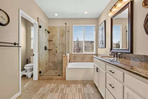 Bath - 417 The Cv, Modesto, CA 95355 photo 4 of 4