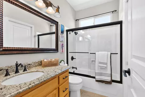 Bath - 417 The Cv, Modesto, CA 95355 photo 2 of 4