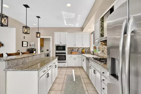 Kitchen - 417 The Cv, Modesto, CA 95355 photo 4 of 5