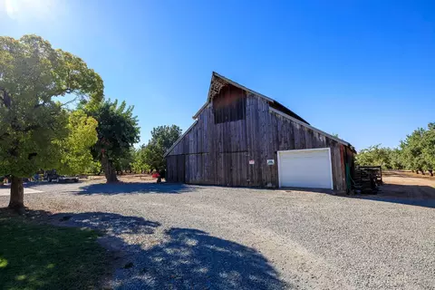 Exterior - 8460 E Keyes Rd, Hughson, CA 95326 photo 9 of 10