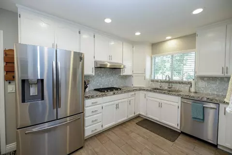 Kitchen - 8460 E Keyes Rd, Hughson, CA 95326 photo 2 of 5