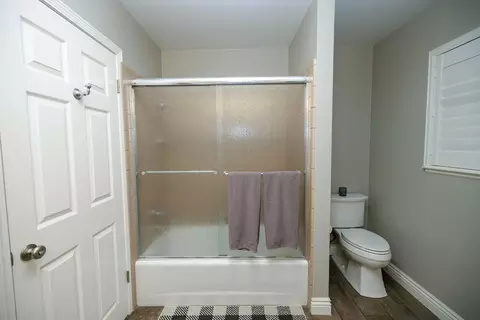 Bath - 8460 E Keyes Rd, Hughson, CA 95326 photo 2 of 4