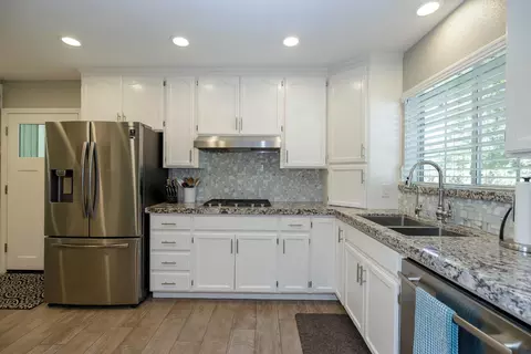 Kitchen - 8460 E Keyes Rd, Hughson, CA 95326 photo 5 of 5