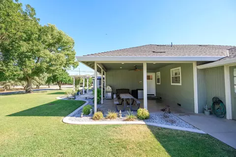 Exterior - 8460 E Keyes Rd, Hughson, CA 95326 photo 6 of 10