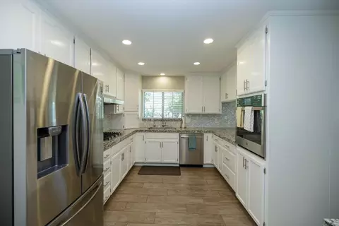 Kitchen - 8460 E Keyes Rd, Hughson, CA 95326 photo 3 of 5