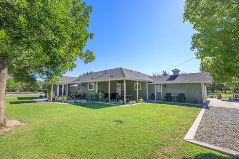 Exterior - 8460 E Keyes Rd, Hughson, CA 95326 photo 5 of 10