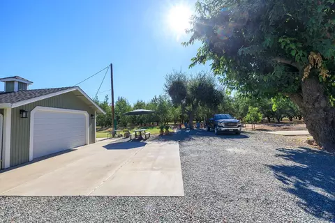 Exterior - 8460 E Keyes Rd, Hughson, CA 95326 photo 8 of 10