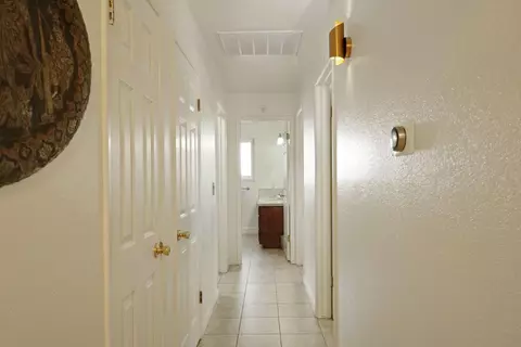 Entry Way - 2709 Chapel Ct, Modesto, CA 95355 photo 2 of 2