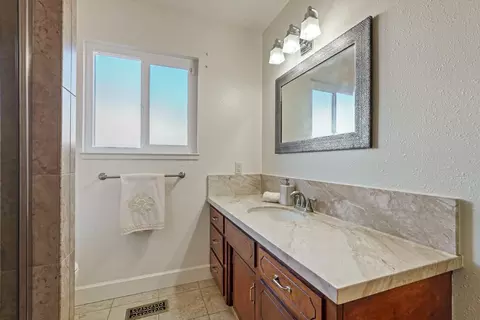 Bath - 2709 Chapel Ct, Modesto, CA 95355 photo 1 of 3