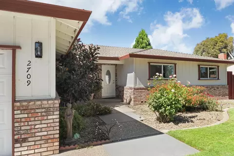 Exterior - 2709 Chapel Ct, Modesto, CA 95355 photo 2 of 7