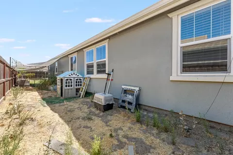 Exterior - 545 Chimes St, Lathrop, CA 95330 photo 11 of 13
