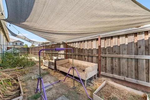 Exterior - 545 Chimes St, Lathrop, CA 95330 photo 10 of 13