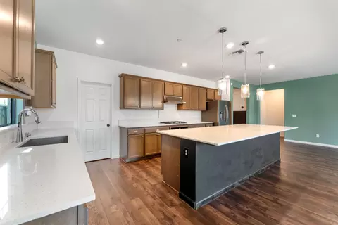 Kitchen - 545 Chimes St, Lathrop, CA 95330 photo 2 of 4